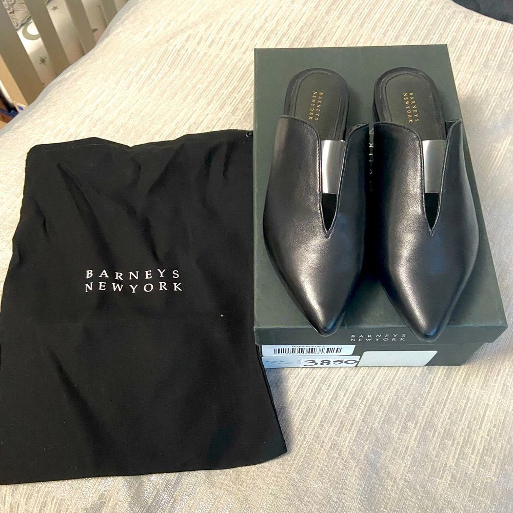 Barney’s New York slides size 6 NWT